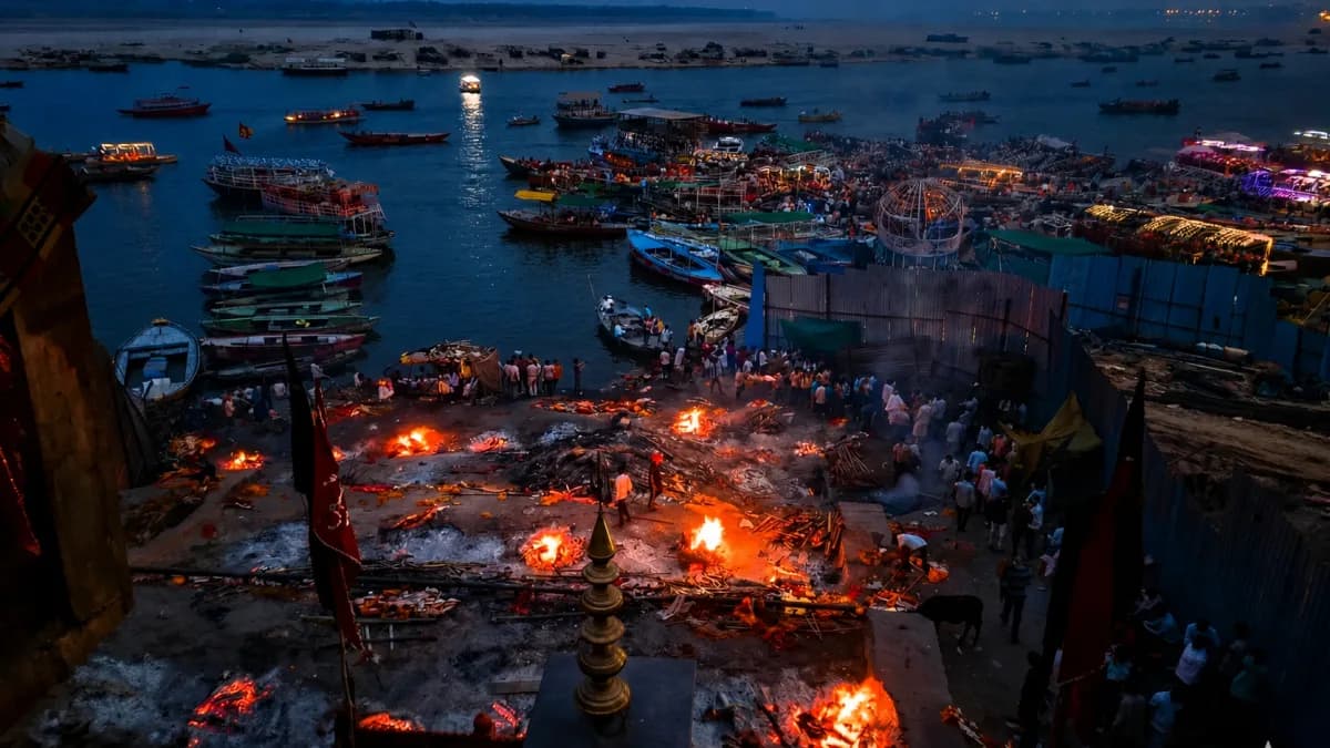 Manikarnika Ghat Varanasi 2